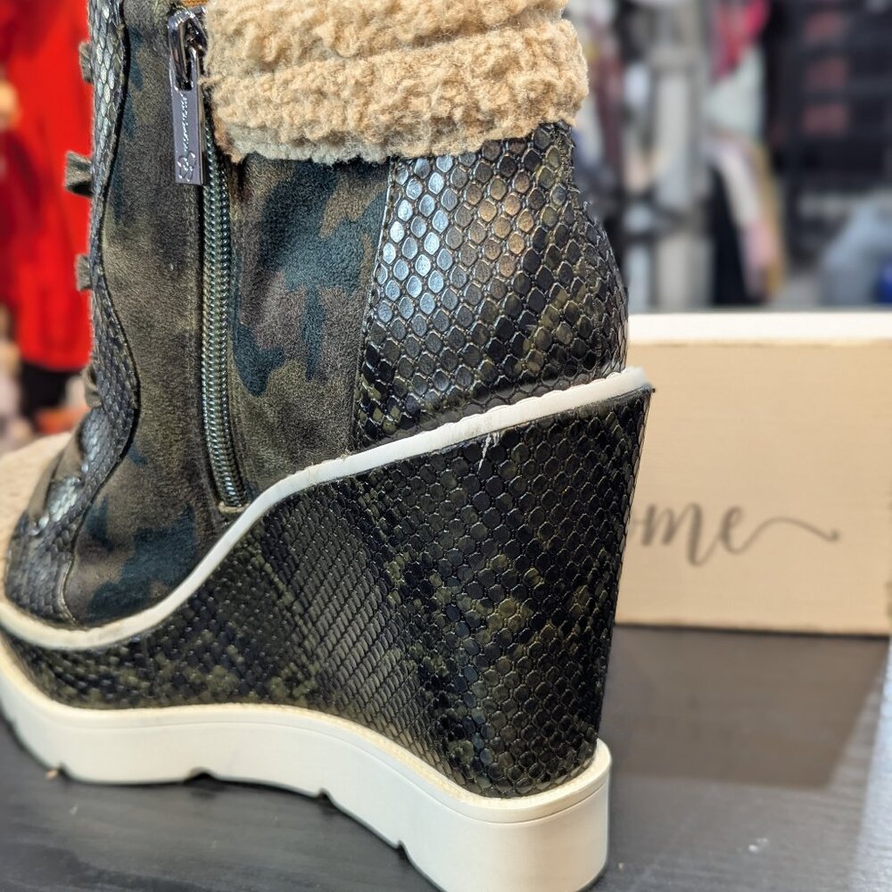 Jessica Simpson Camo Wedge Sneakers with Shearling - Picture 7 of 7
